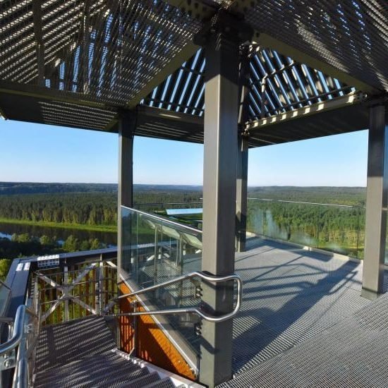 Presuotos groteles, metalines groteles takams, grotelės apžvalgos bošktui